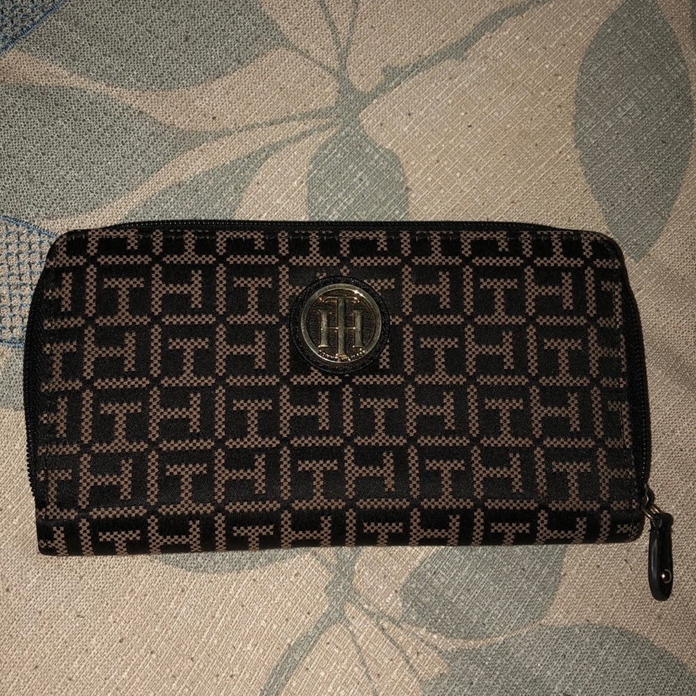 Tommy Hilfiger wallet